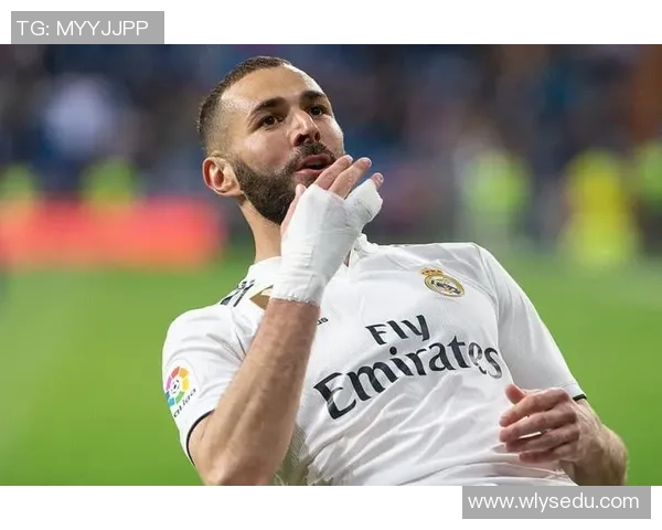 美国足球球星代表人物及其精彩瞬间图片展示