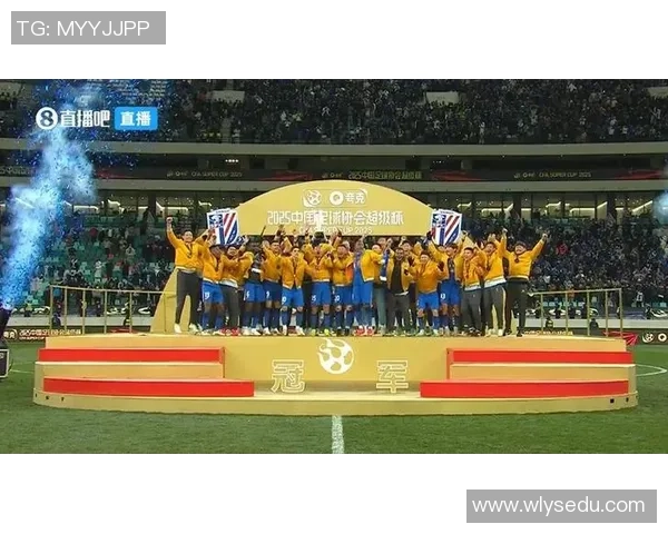 足球场上的文字风采:那些用书写续写传奇的足球明星 足球场上的文字风采:那些用书写续写传奇的足球明星