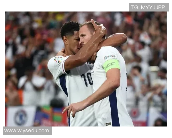 全球足球明星云集的顶级球队球员名单与阵容解析